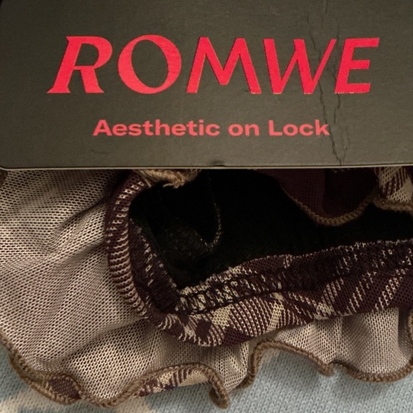 ROMWE Checkered Ruffle Skirt - Picture 2 of 3